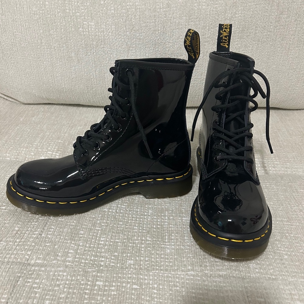 Dr. Martens 1460 WOMEN'S PATENT LEATHER LACE UP BOOTS Size 6 in Black - Picture 3 of 4